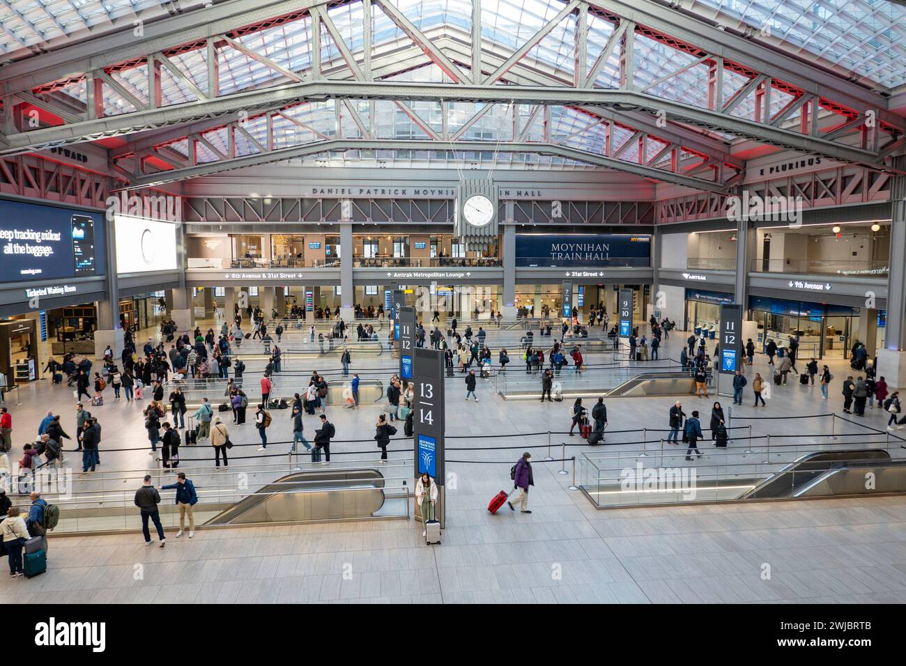 Il Moynihan Train Hall (MTH) si trova nello storico edificio dell'ufficio postale di James A. Farley, New York City, USA Foto Stock