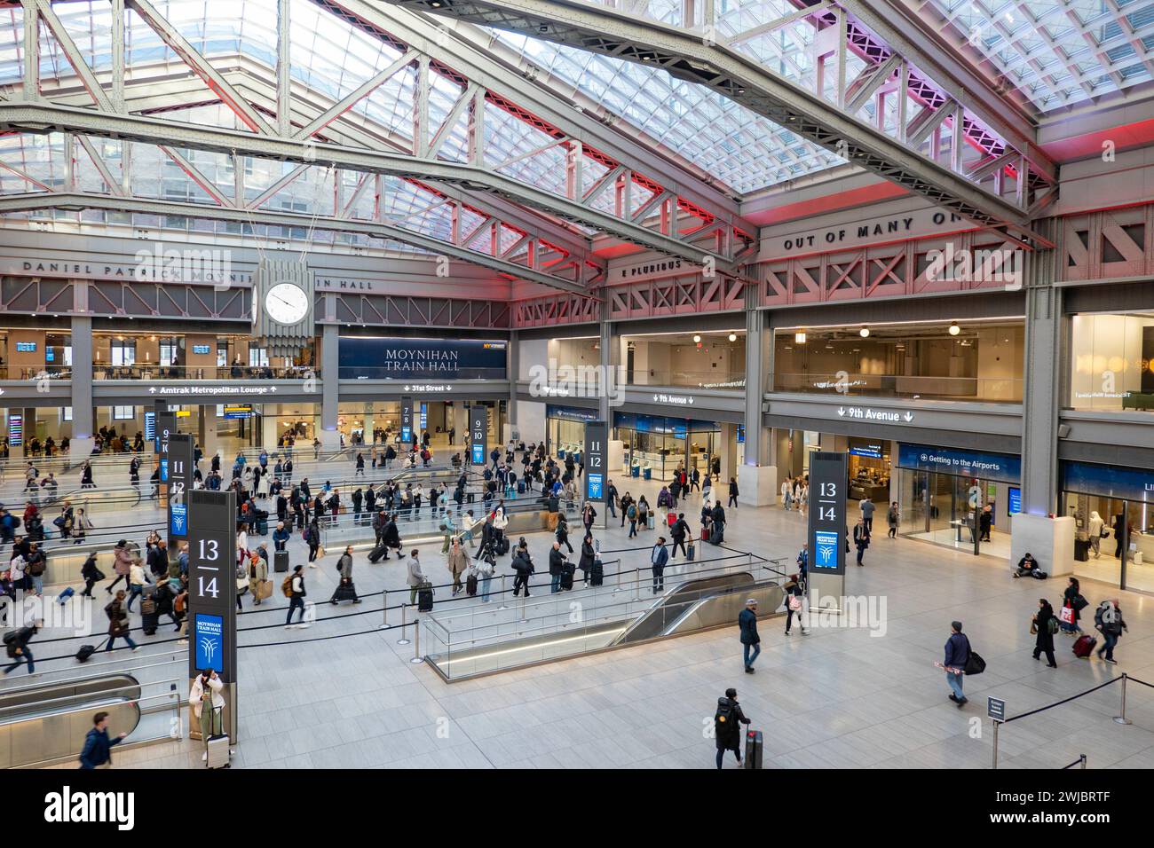 Il Moynihan Train Hall (MTH) si trova nello storico edificio dell'ufficio postale di James A. Farley, New York City, USA Foto Stock