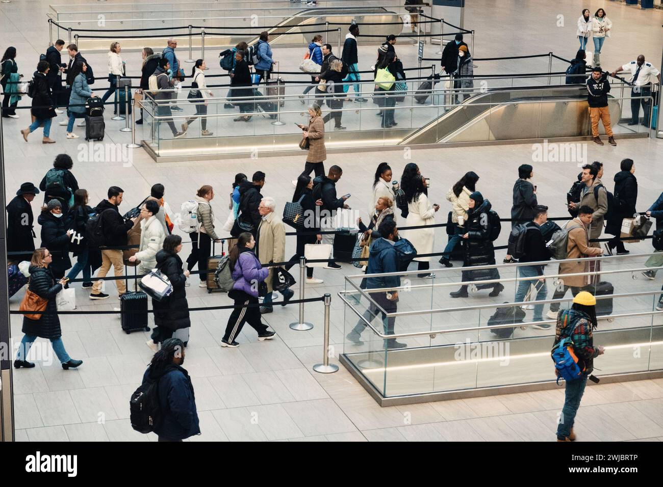 Il Moynihan Train Hall (MTH) si trova nello storico edificio dell'ufficio postale di James A. Farley, New York City, USA Foto Stock