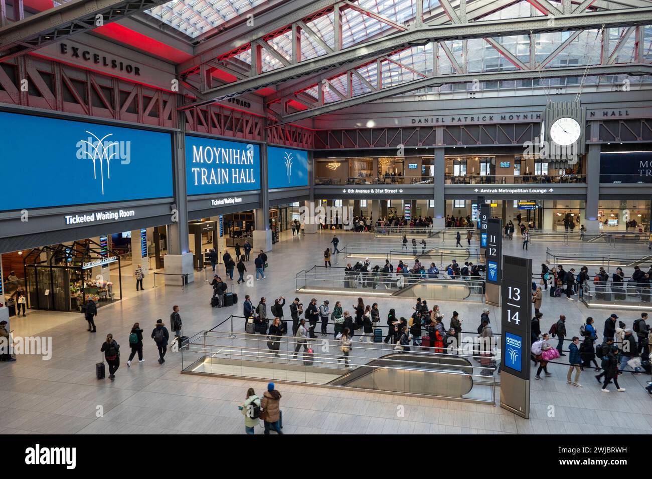 Il Moynihan Train Hall (MTH) si trova nello storico edificio dell'ufficio postale di James A. Farley, New York City, USA Foto Stock