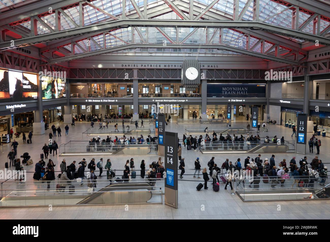 Il Moynihan Train Hall (MTH) si trova nello storico edificio dell'ufficio postale di James A. Farley, New York City, USA Foto Stock