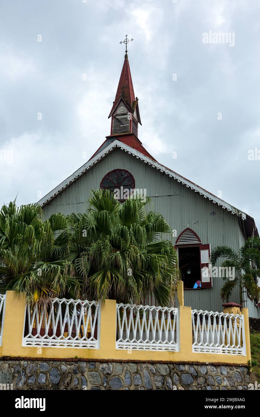 La Churcha ospita la Chiesa evangelica di San Pedro di Samana, Repubblica Dominicana. Fu costruito in metallo e importato dall'Inghilterra negli anni '1880 Foto Stock