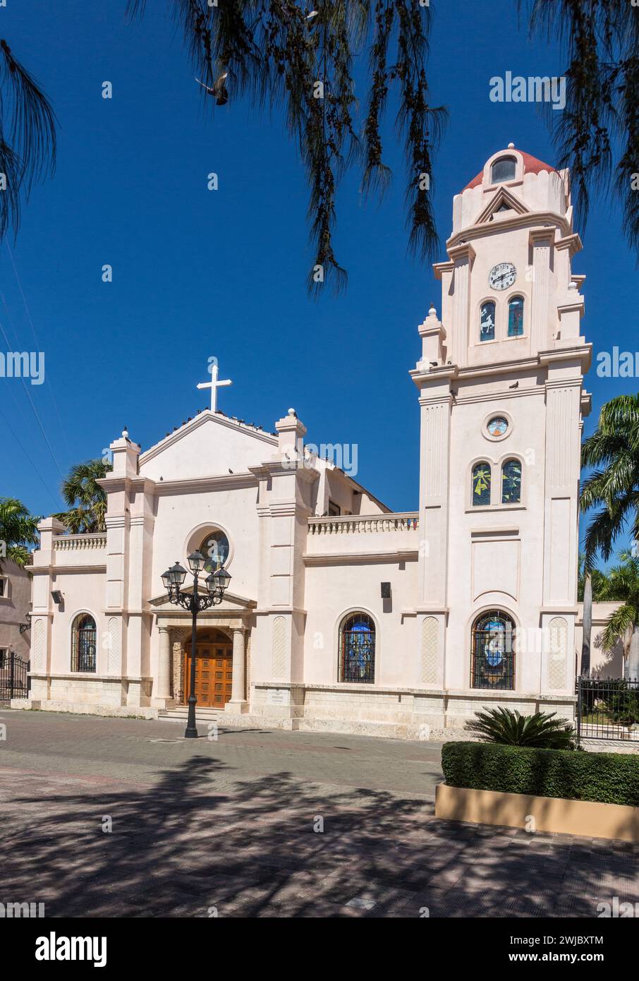 La cattedrale cattolica di Bani, chiesa di nostra Signora di Regla, a Bani, Repubblica Dominicana. Foto Stock