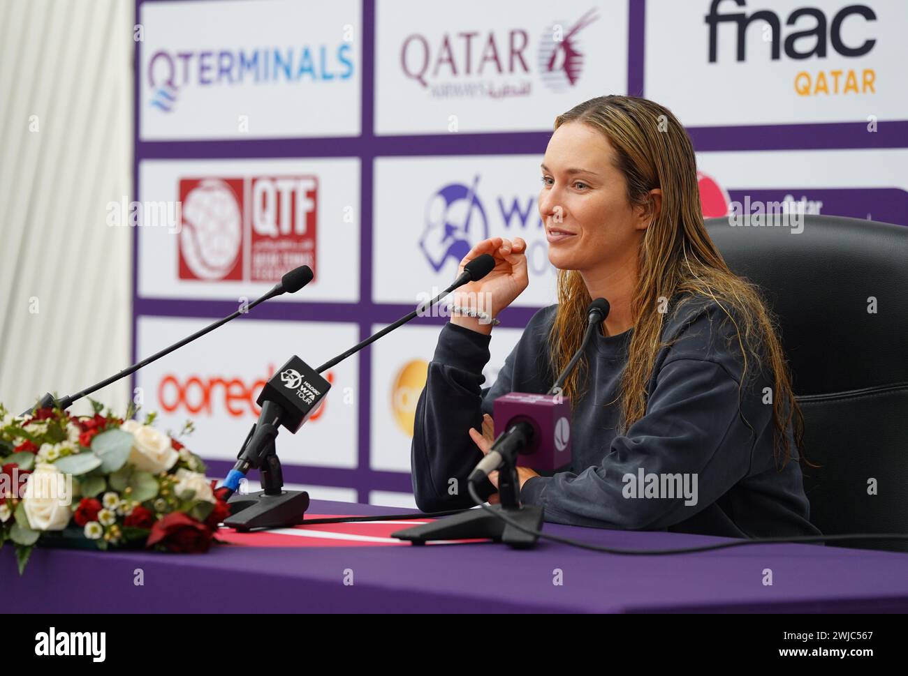 Danielle Collins, qualificatrice americana, ha parlato dopo la sua partita del Qatar TotalEnergies Open 2024 al Khalifa International Tennis and Squash Complex di Doha mercoledì 14 febbraio 2024. Collins ha battuto Katerina Siniakova 6-4, 6-3, raggiungendo i quarti di finale del Qatar TotalEnergies Open 2024. Collins, classificato No 63, suonerà la russa Anastasia Pavlyuchenkova prossimo. Foto Stock