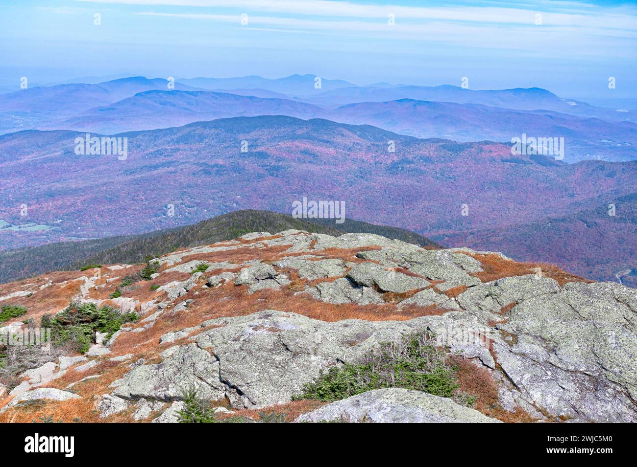 "I CAN SEE for Miles and Miles", Cliff House Trail, Stowe Mountain Resort, Mount Mansfield State Forest, Stowe, Vermont Foto Stock