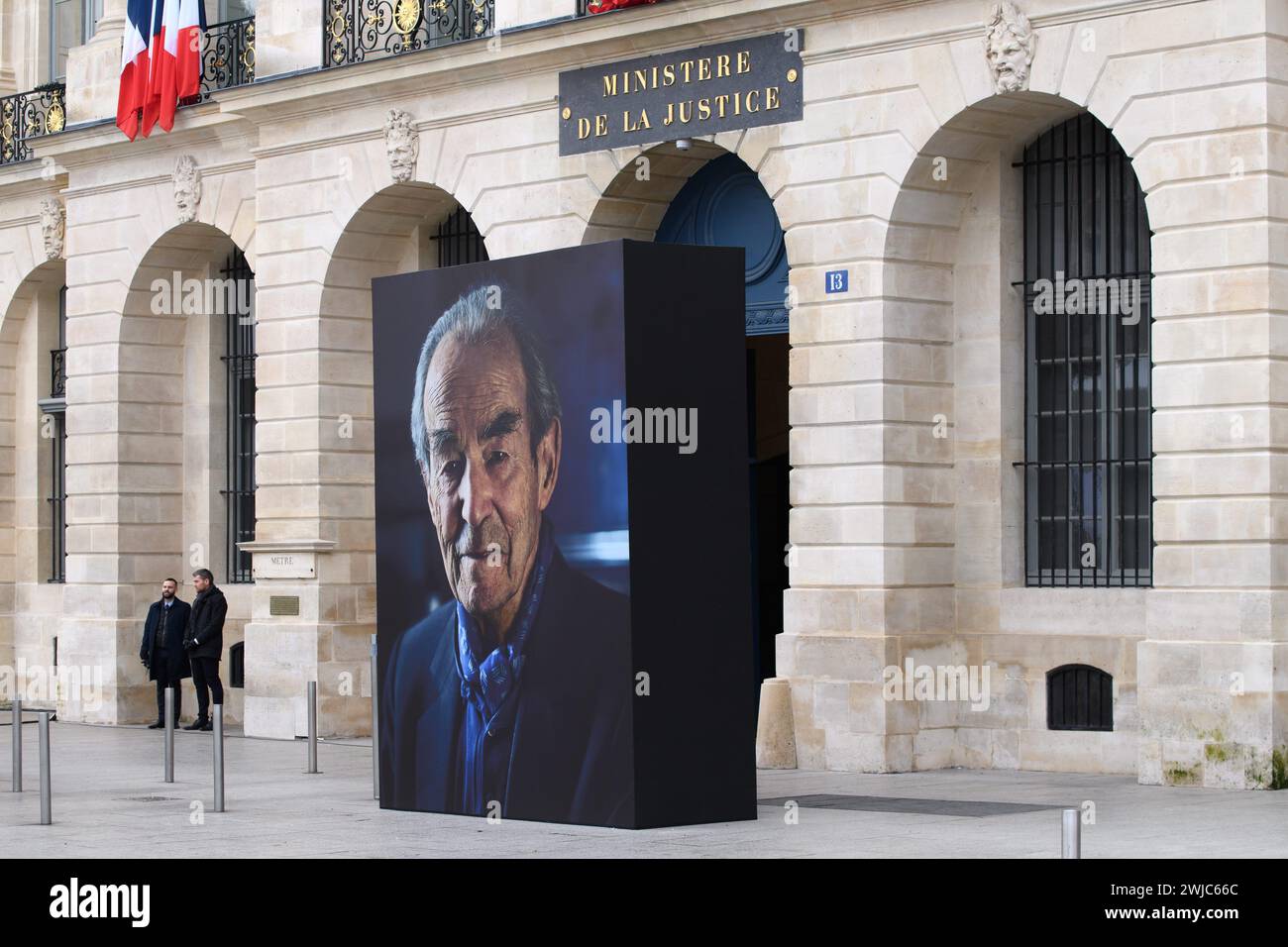 Parigi, Francia. 14 febbraio 2024. © Julien Mattia/le Pictorium/MAXPPP - Parigi 14/02/2024 Julien Mattia/le Pictorium - 14/02/2024 - Francia/Ile-de-France/Paris - Lors de l'Hommage National a Robert Badinter sur la Place Vendome, a Paris, le 14 Fevrier 2024 - Valeurs ACtuelles Out, JDD Out, No JDD, no russia, russia OUT/14/02/2024 - Francia/Ile-de-France (regione)/Parigi - al tributo nazionale a Robert Badinter a Place Vendome, Parigi, 14 febbraio 2024 credito: MAXPPP/Alamy Live News Foto Stock