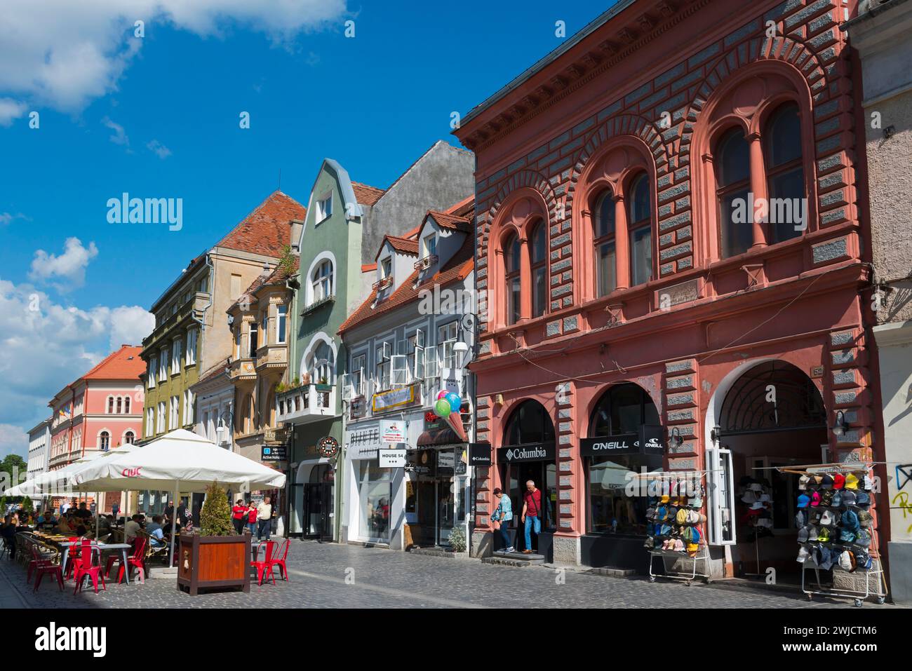 Case cittadine nel centro storico di Brasov, Brasov, Transilvania, Romania Foto Stock