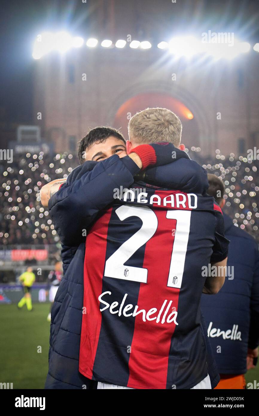 Bologna, Italia. 14 febbraio 2024. Foto massimo Paolone/LaPresse 14 febbraio 2024 - Bologna, Italia - sport, calcio - Bologna vs Fiorentina - Campionato italiano di calcio serie A TIM 2023/2024 - Stadio Renato dall'Ara. Nella foto: Riccardo Orsolini (Bologna FC) e Jens Odgaard (Bologna FC) esultano per la vittoria 14 febbraio 2024 Bologna, Italia - sport, calcio - Bologna vs Fiorentina - Campionato Italiano di calcio di serie A 2023/2024 - Stadio Renato Dall'Ara. Nella foto: Riccardo Orsolini (Bologna FC) e Jens Odgaard (Bologna FC) festeggiano per la vittoria Credit: LaPresse/Alamy Live News Foto Stock