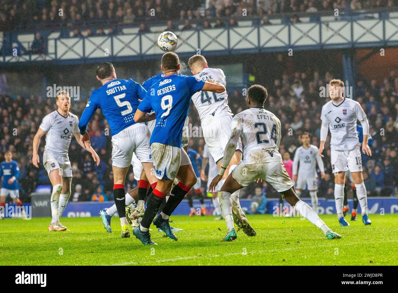 Glasgow, Regno Unito. 14 febbraio 2024. I Rangers FC giocano contro la Ross County all'Ibrox Stadium di Glasgow, in Scozia, in una partita riorganizzata, che è stata posticipata il 27 dicembre 2023, a causa della neve. I Rangers sono attualmente 3 punti dietro il Celtic FC, che è in cima alla Scottish League e una vittoria dei Rangers per 3 o più gol li metterebbe al primo posto. Crediti: Findlay/Alamy Live News Foto Stock