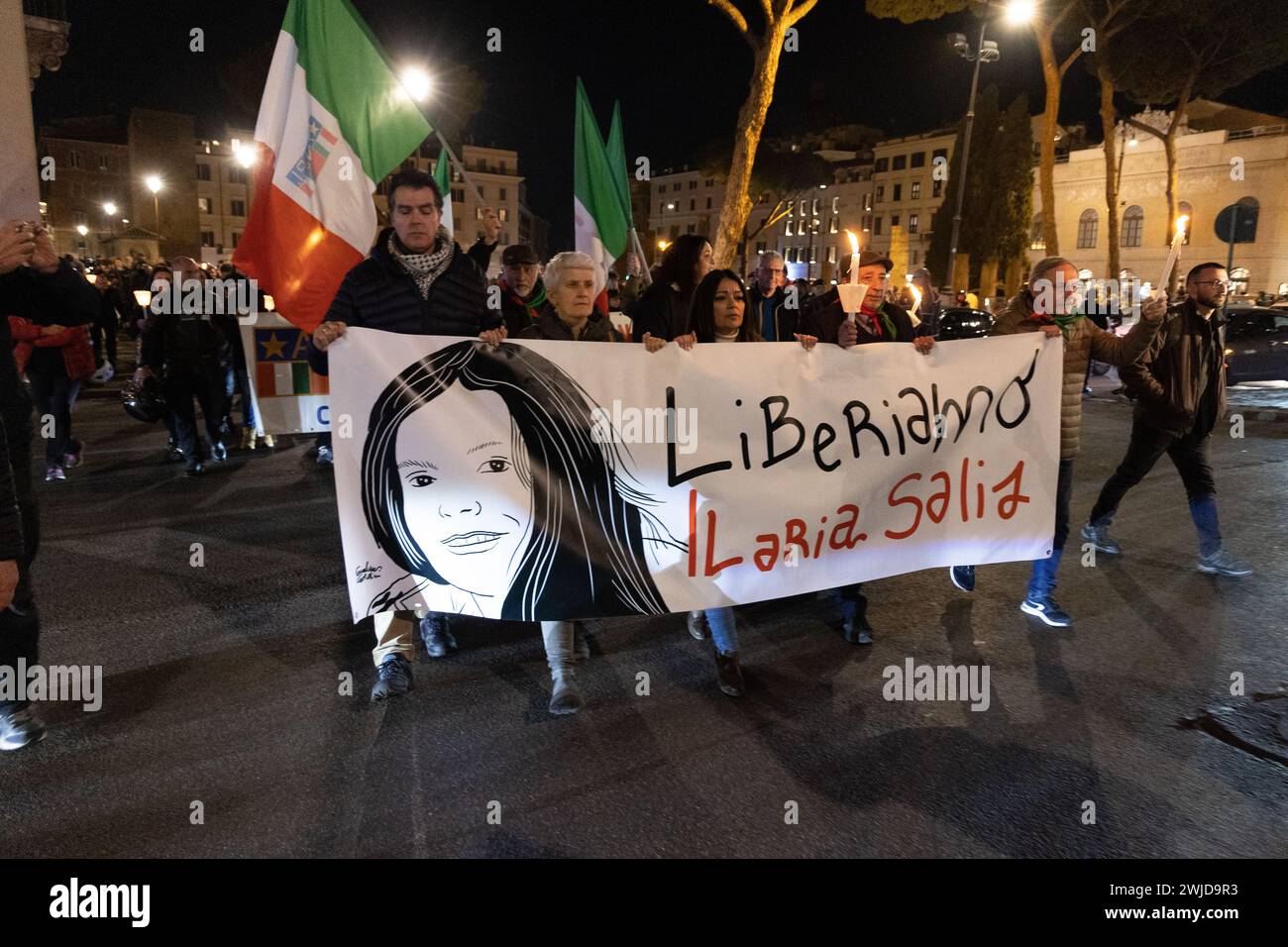 Roma, Italia. 14 febbraio 2024. Processione di fiaccolate a Roma per chiedere il rilascio di Ilaria Salis (foto di Matteo Nardone/Pacific Press/Sipa USA) crediti: SIPA USA/Alamy Live News Foto Stock