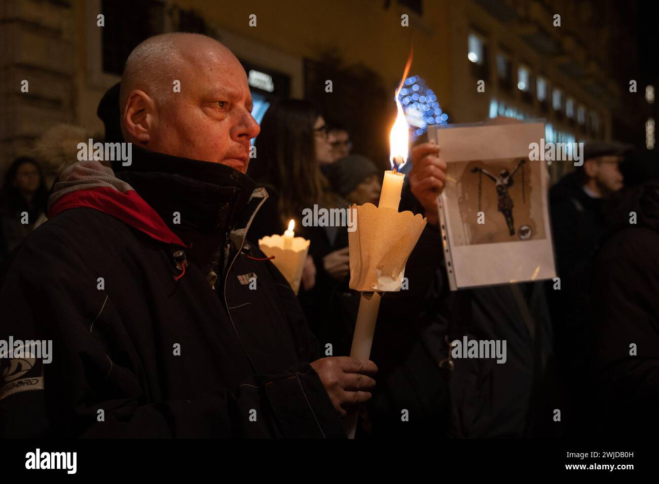 Roma, Italia. 14 febbraio 2024. Processione di fiaccolate a Roma per chiedere il rilascio di Ilaria Salis (immagine di credito: © Matteo Nardone/Pacific Press via ZUMA Press Wire) SOLO USO EDITORIALE! Non per USO commerciale! Foto Stock