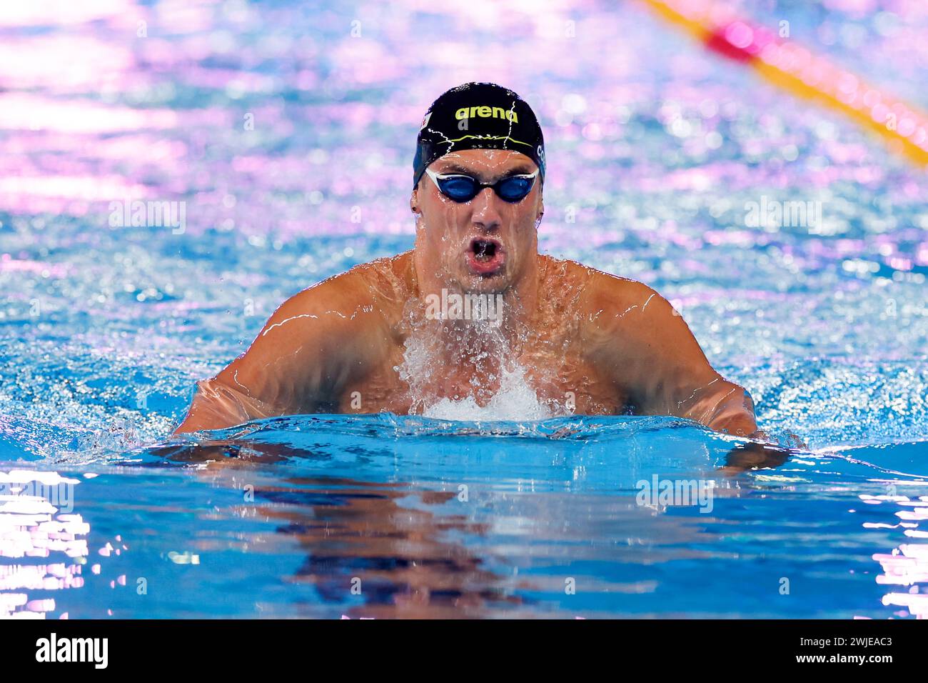 Doha, Qatar. 15 febbraio 2024. DOHA, QATAR - 15 FEBBRAIO: Caspar Corbeau dei Paesi Bassi gareggia nelle Heats maschili 200m Breaststroke il 14° giorno: Nuoto dei Campionati mondiali di acqua di Doha 2024 il 15 febbraio 2024 a Doha, Qatar. (Foto di MTB-Photo/BSR Agency) credito: BSR Agency/Alamy Live News Foto Stock