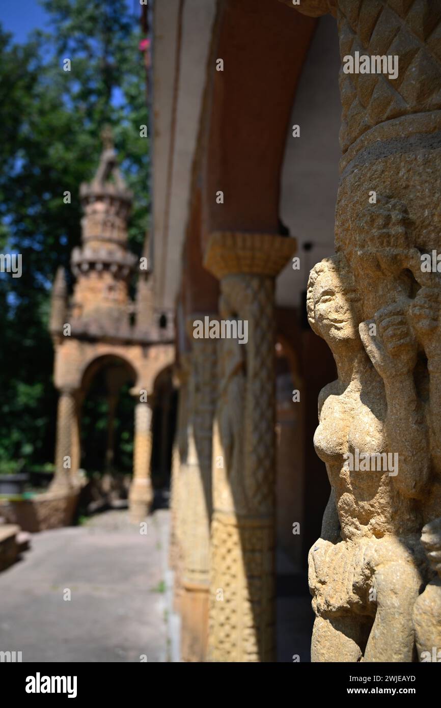 Civrieux-d'Azergues (Francia centro-orientale): Un omaggio all'architettura del mondo, le Jardin de nous deux è un esempio di arte Outsider, create Foto Stock