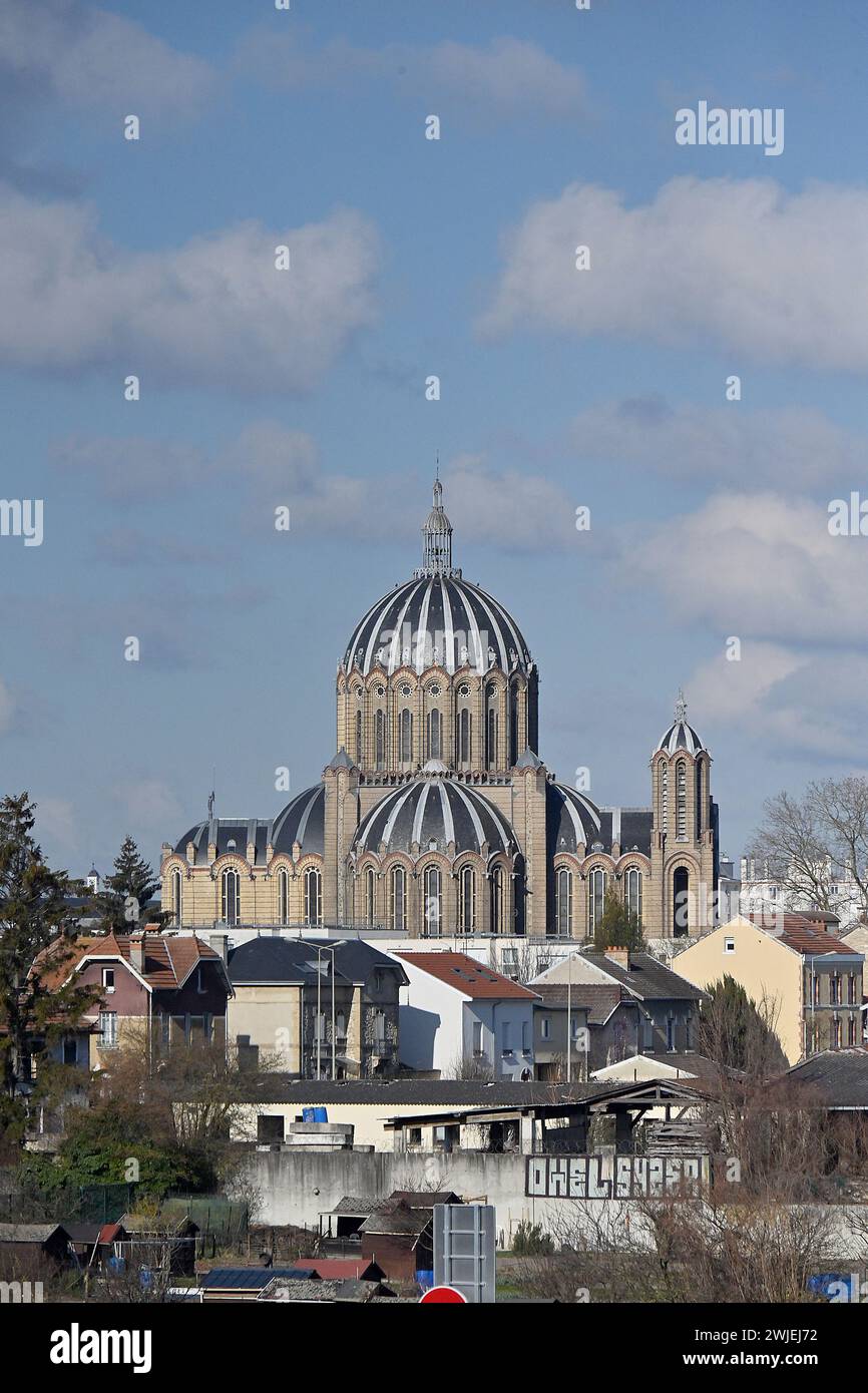 Reims (Francia nord-orientale): Basilica di Sainte-Clotilde nel distretto di Sainte-Anne. Foto Stock