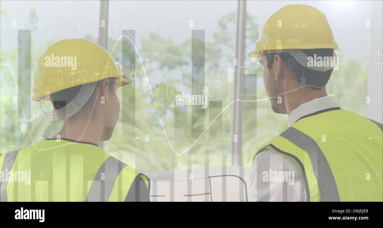 Architect istruisce il lavoratore con piani e grafici Foto Stock