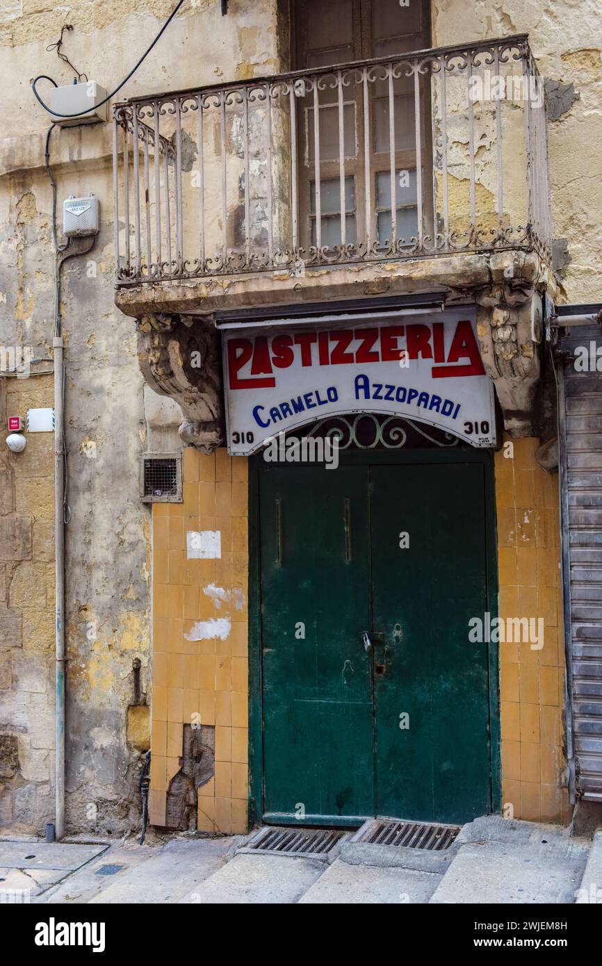 Una pasticceria chiusa a la Valletta, Malta Foto Stock