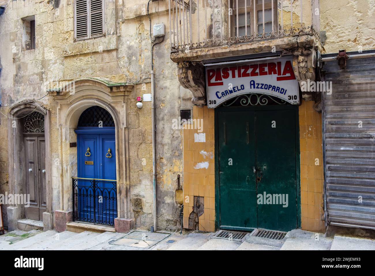 Una pasticceria chiusa a la Valletta, Malta Foto Stock