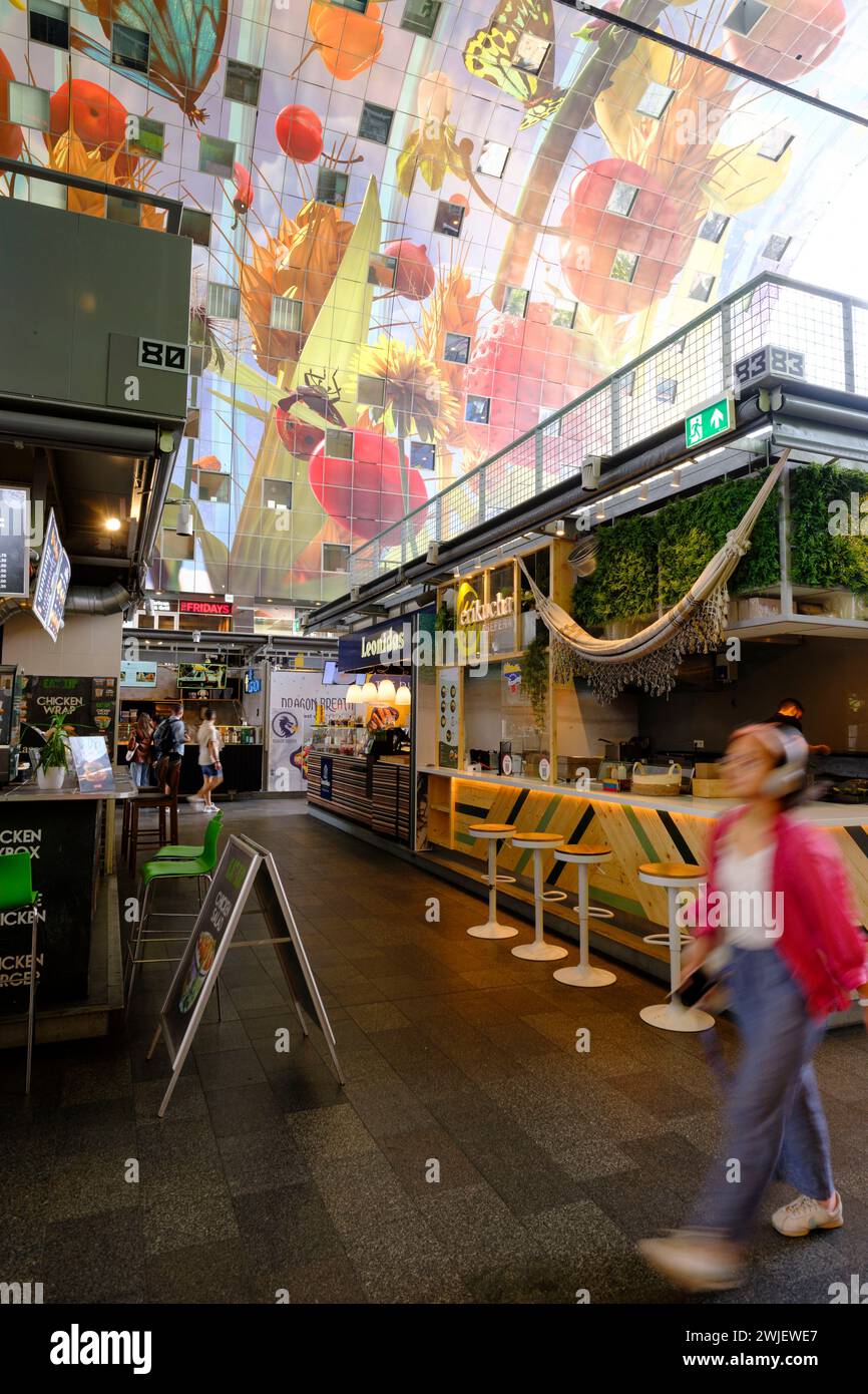 Paesi Bassi, Rotterdam: Il mercato coperto, “Markthal, nel centro della città Foto Stock