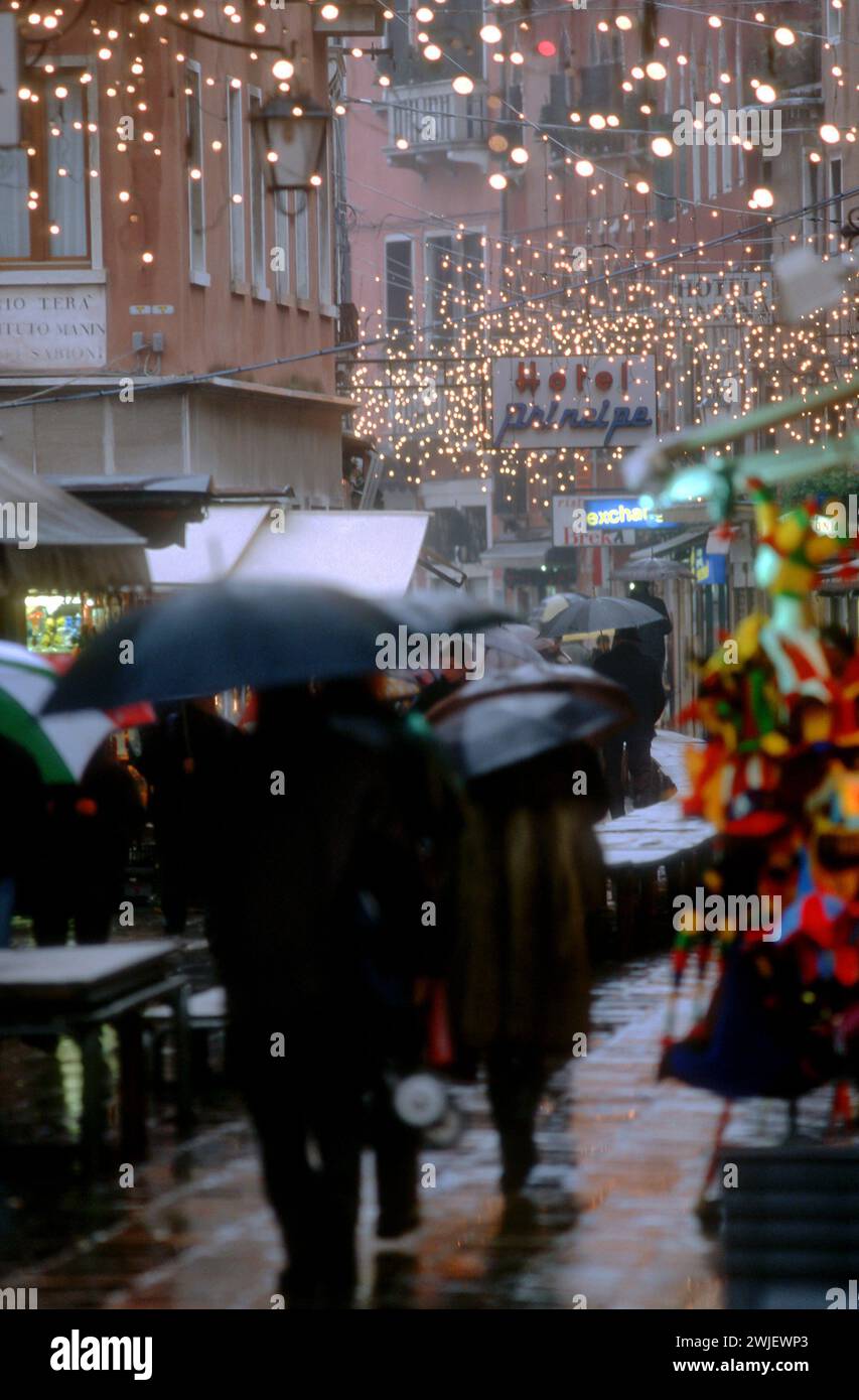 Luci di Natale scena di strada, Venezia, Italia Foto Stock