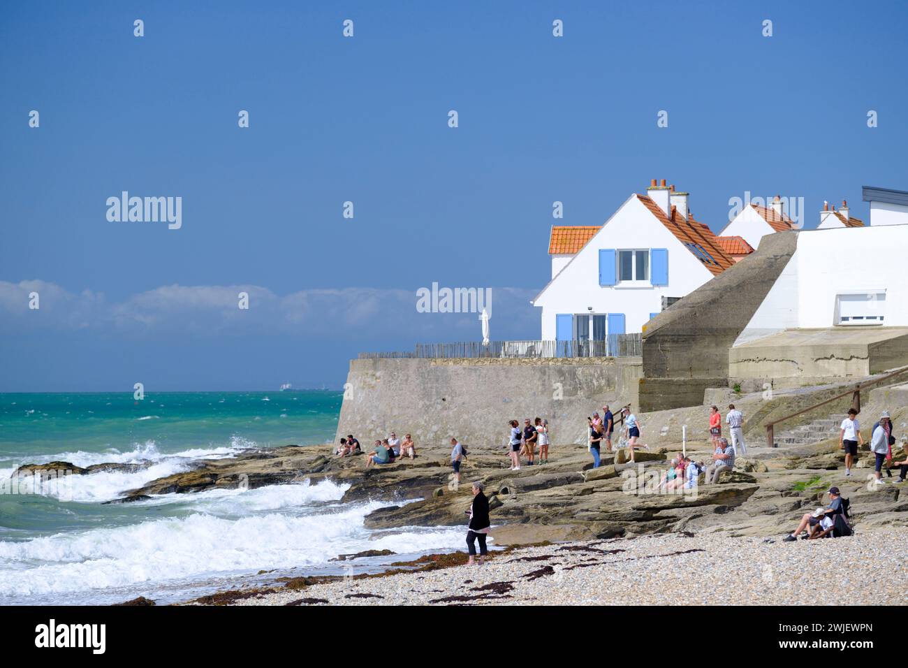 Audresselles, nella zona costiera della “cote d’Opale” (Francia settentrionale): spiaggia e case lungo il lungomare Foto Stock