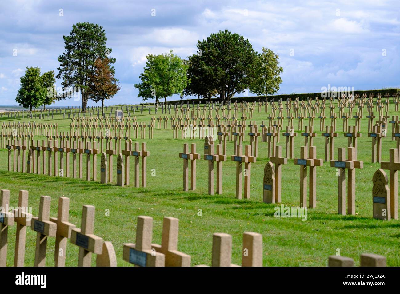 Semide (Francia nord-orientale): La necropoli nazionale di Orfeuil, cimitero militare tedesco della prima guerra mondiale (prima guerra mondiale). Tombe di soldati francesi Foto Stock