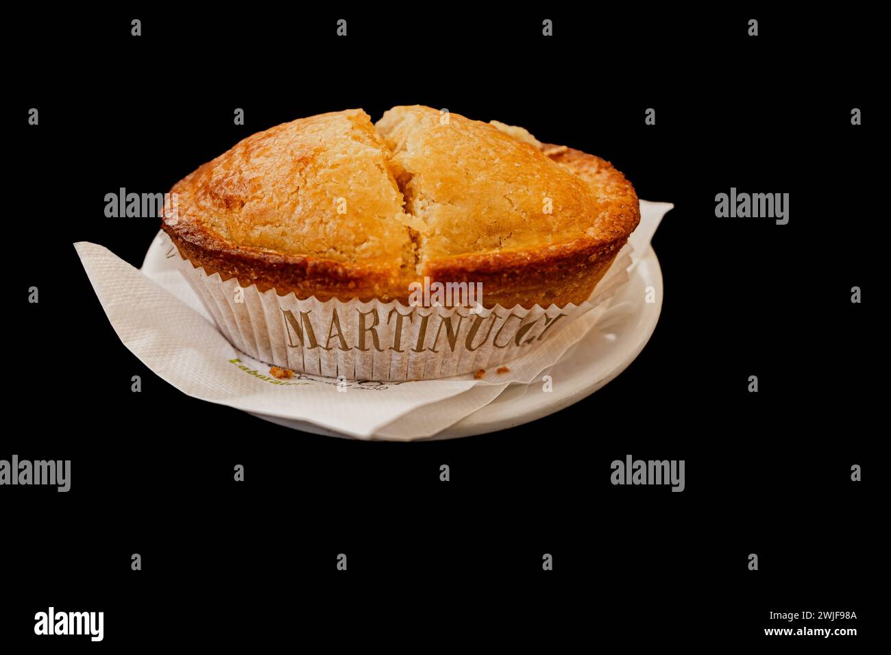 Pasticciotto salento cucina italiana pugliese. tradizionalmente ripieno di ricotta o crema all'uovo Foto Stock