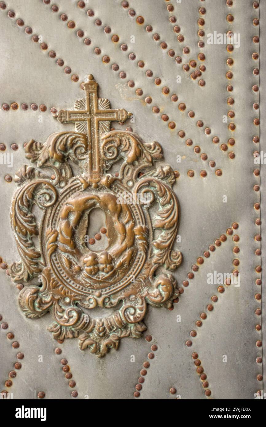 Artigianato storico: La porta ornata della Chiesa di San Roque, oliva, Spagna Foto Stock