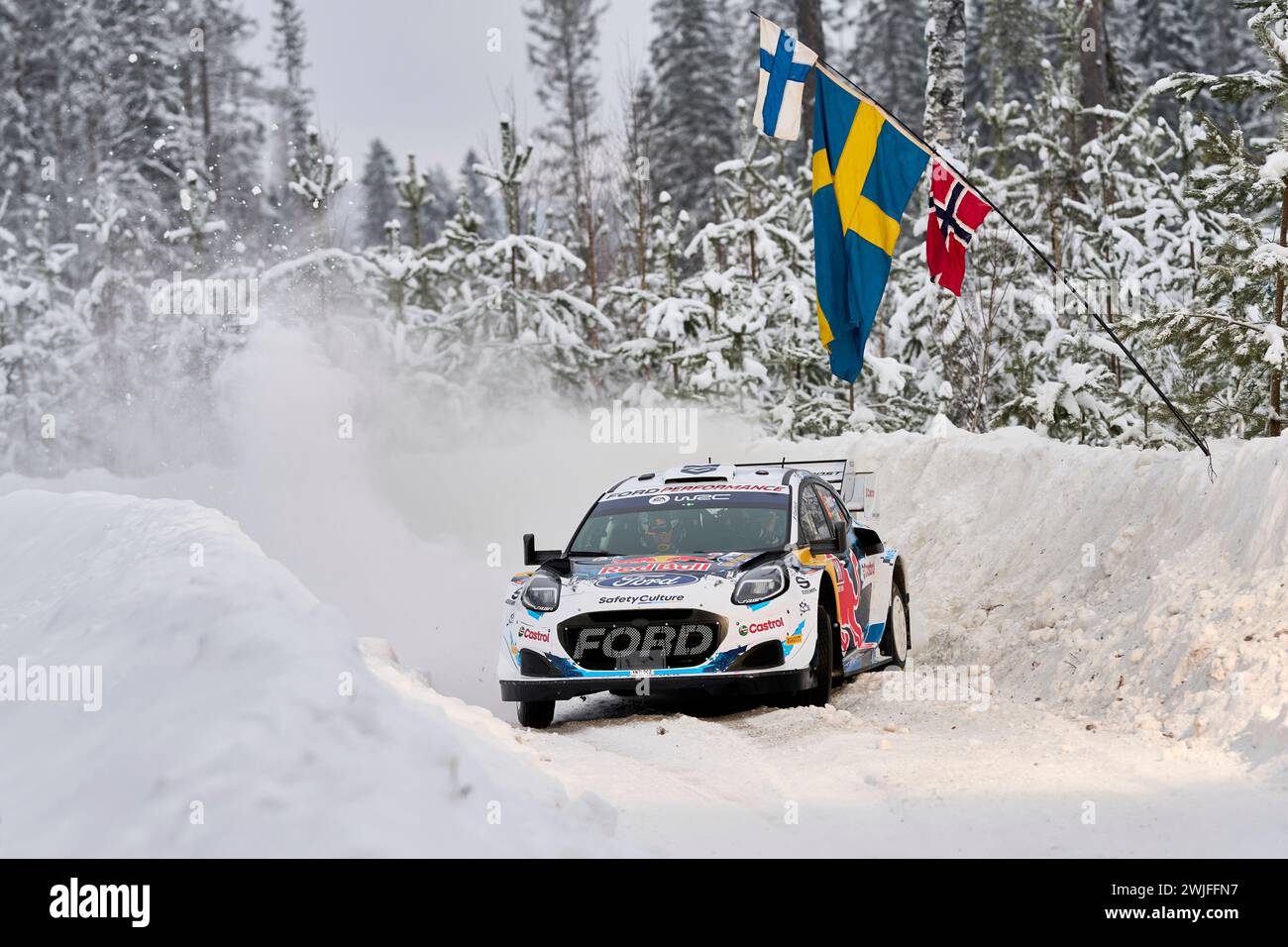 Nel 20240214 Adrien Fourmaux (fra) con il lettore di mappe Alexandre Coria (fra), M-Sport Ford World Rally Team, Ford Puma Rally1 Hybrid, RC1 Rally1 durante il Umeå Foto Stock