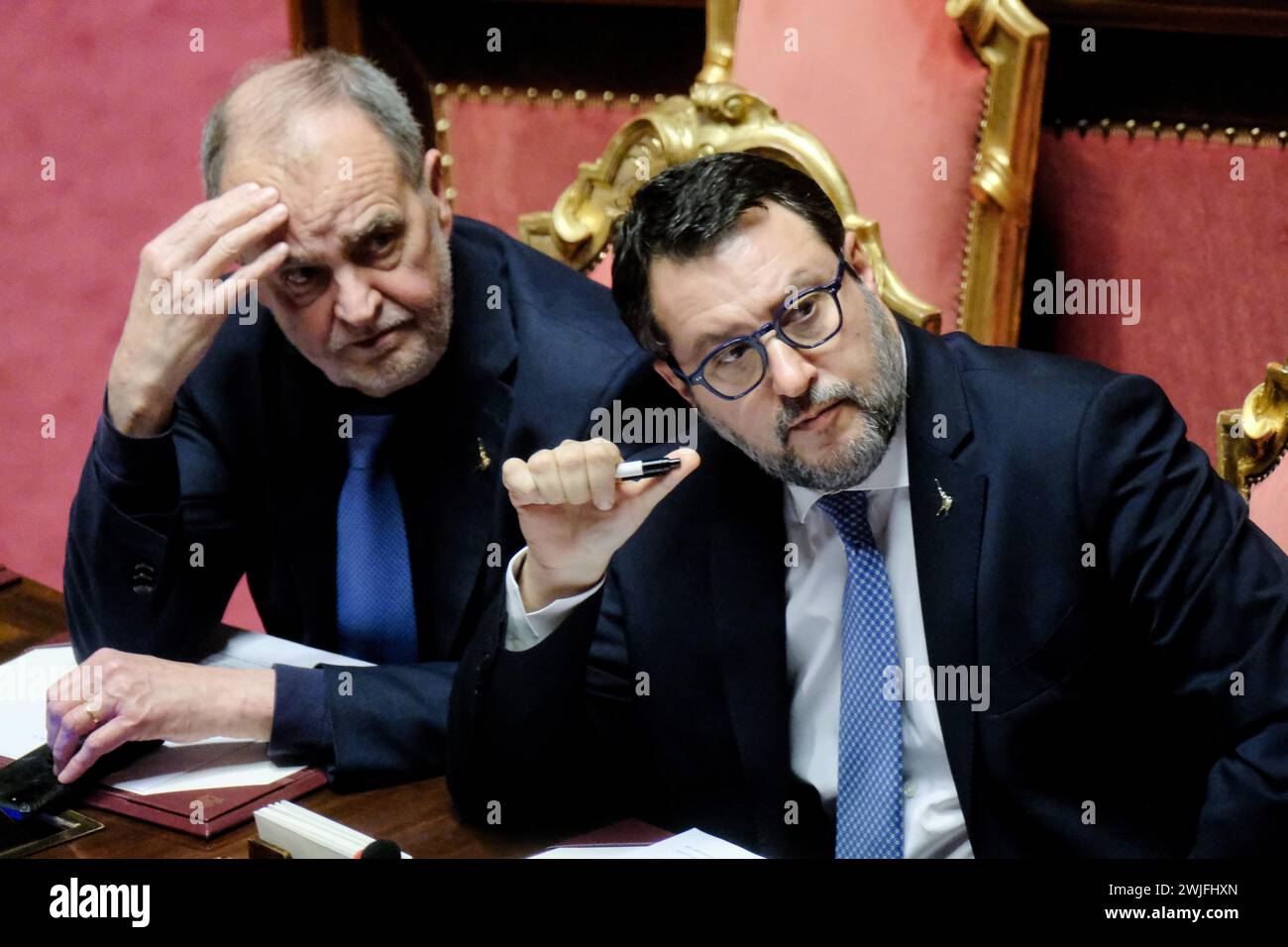 Roma, Italia. 15 febbraio 2024. Foto Mauro Scrobogna/LaPresse15-02-2024 Roma (Italia) politica - Senato, interrogazioni a risposta immediata - nella foto: il Ministro dei trasporti e infrastrutture Matteo Salvini, Roberto Calderoli Ministro agli affari regionali e autonomia durante il tempo delle interrogazioni 15 febbraio, Roma (Italia) politica - Senato, domande con risposta immediata - nella foto: il Ministro dei trasporti e delle infrastrutture Matteo Salvini, Roberto Calderoli Ministro degli affari regionali e dell'autonomia durante il tempo delle interrogazioni crediti: LaPresse/Alamy Live News Foto Stock