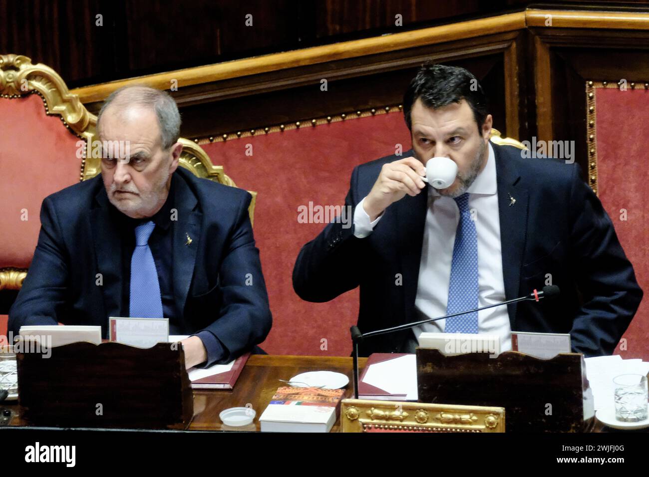 Roma, Italia. 15 febbraio 2024. Foto Mauro Scrobogna/LaPresse15-02-2024 Roma (Italia) politica - Senato, interrogazioni a risposta immediata - nella foto: il Ministro dei trasporti e infrastrutture Matteo Salvini, Roberto Calderoli Ministro agli affari regionali e autonomia durante il tempo delle interrogazioni 15 febbraio, Roma (Italia) politica - Senato, domande con risposta immediata - nella foto: il Ministro dei trasporti e delle infrastrutture Matteo Salvini, Roberto Calderoli Ministro degli affari regionali e dell'autonomia durante il tempo delle interrogazioni crediti: LaPresse/Alamy Live News Foto Stock