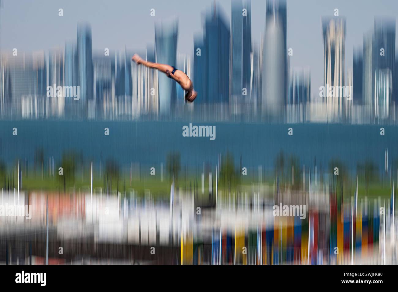 Doha, Qatar. 15 febbraio 2024. High Diver gareggia nel 27m Platform Men Round 3 - 4 durante il 21° Mondiale di Aquatics al Porto Vecchio di Doha (Qatar), il 15 febbraio 2024. Crediti: Insidefoto di andrea staccioli/Alamy Live News Foto Stock