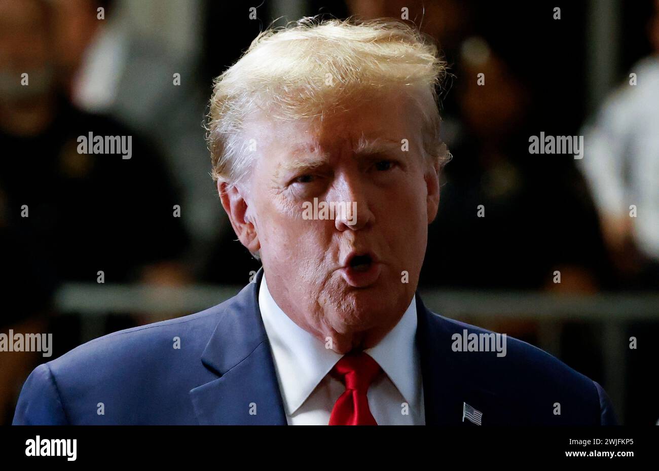 New York, Stati Uniti. 15 febbraio 2024. L'ex presidente Donald Trump parla quando arriva alla Manhattan Criminal Court al 100 di Centre Street per partecipare a un'udienza a New York City giovedì 15 febbraio 2024. L'ex presidente Donald Trump è apparso in tribunale giovedì per un'udienza nel suo caso criminale New York Hush-money, che sembra verosimilmente andrà a processo il mese prossimo. Foto di John Angelillo/UPI credito: UPI/Alamy Live News Foto Stock
