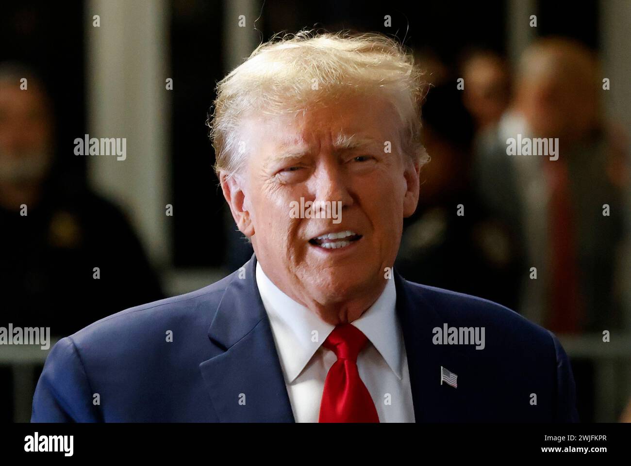 New York, Stati Uniti. 15 febbraio 2024. L'ex presidente Donald Trump parla quando arriva alla Manhattan Criminal Court al 100 di Centre Street per partecipare a un'udienza a New York City giovedì 15 febbraio 2024. L'ex presidente Donald Trump è apparso in tribunale giovedì per un'udienza nel suo caso criminale New York Hush-money, che sembra verosimilmente andrà a processo il mese prossimo. Foto di John Angelillo/UPI credito: UPI/Alamy Live News Foto Stock