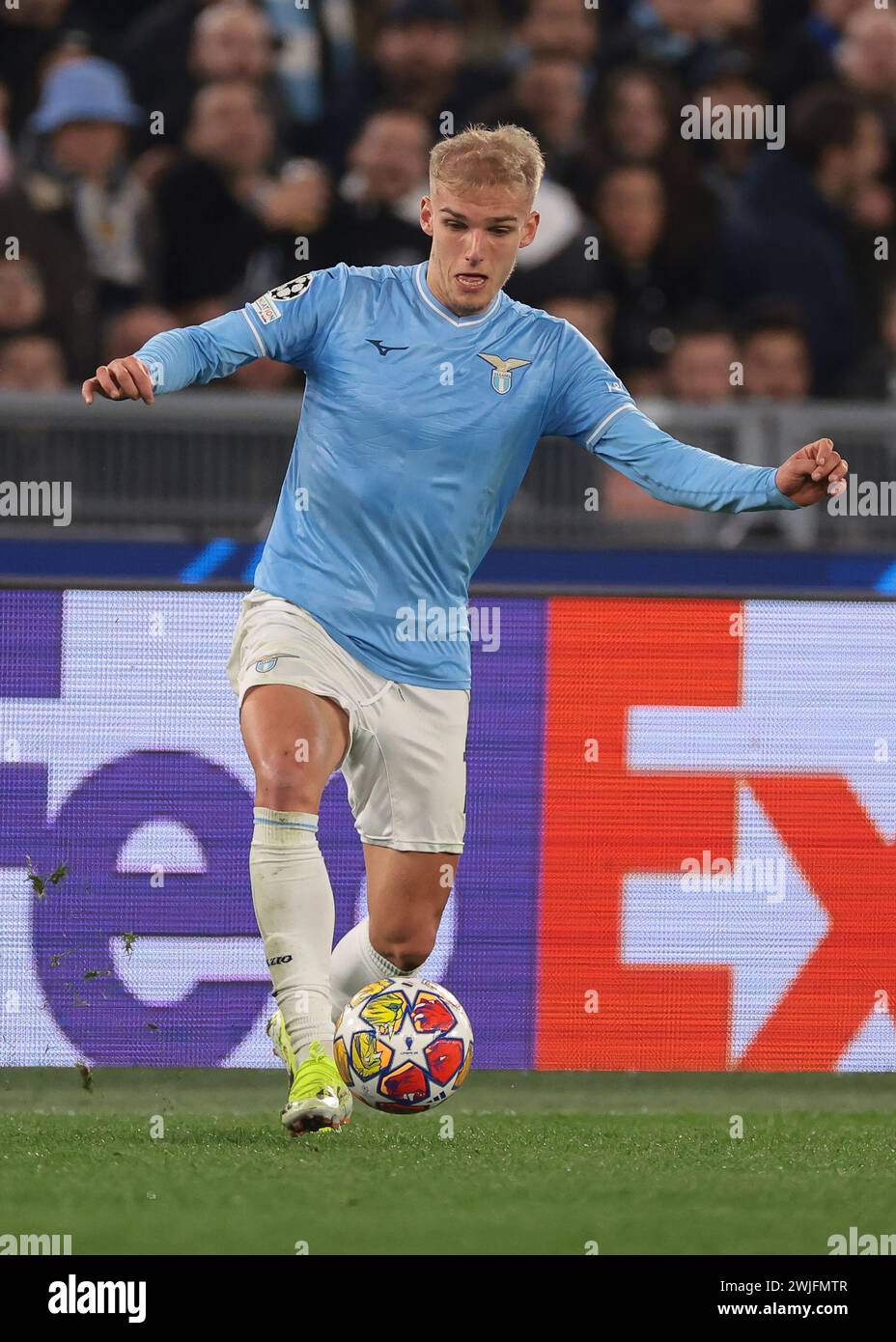 Roma, Italia. 14 febbraio 2024. Gustav Isaksen del SS Lazio durante la partita di UEFA Champions League all'Olimpico di Roma. Il credito per immagini dovrebbe essere: Jonathan Moscrop/Sportimage Credit: Sportimage Ltd/Alamy Live News Foto Stock