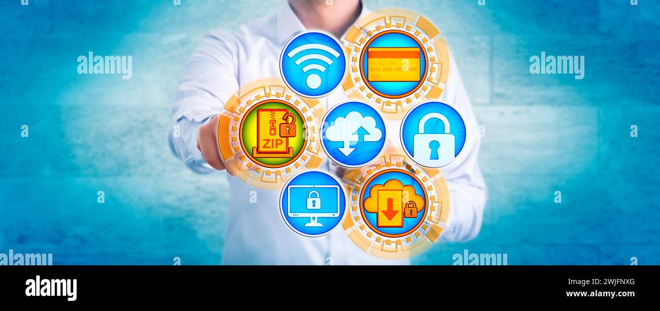 Uomo irriconoscibile in camicia bianca che scarica in sicurezza un documento ZIP. Metafora aziendale e informatica per un acquisto sicuro con carta di credito Foto Stock