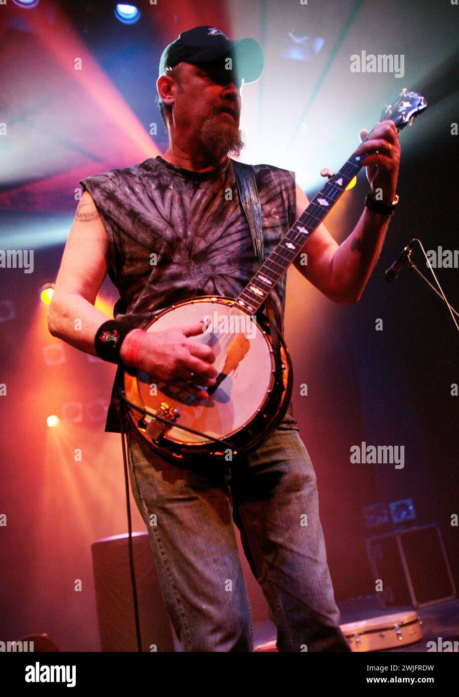 La country band americana Hayseed Dixie suona al Muni Arts Centre di Pontypridd, Galles. 26 maggio 2010. Foto Stock