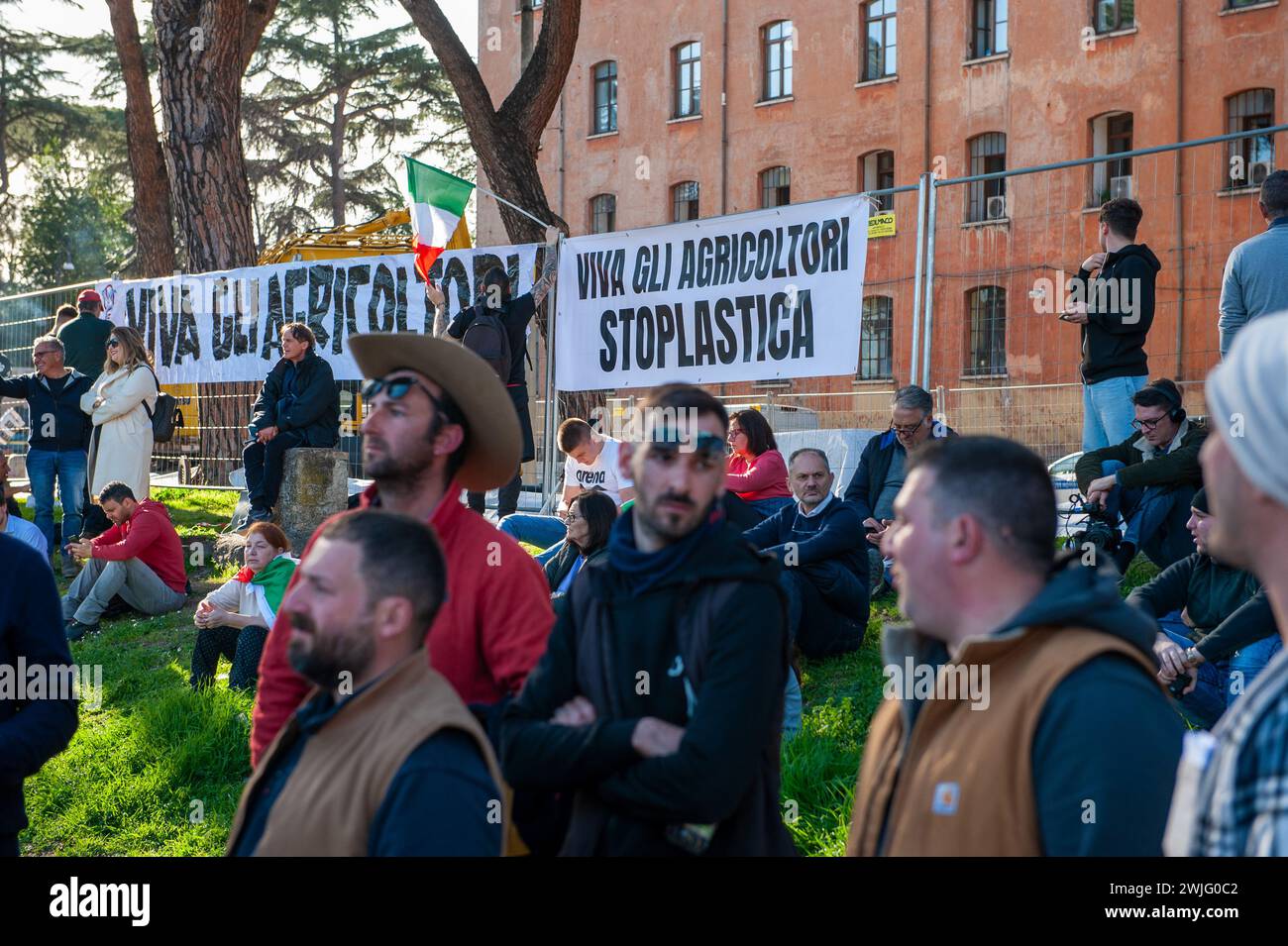 15 febbraio 2024 - Roma, Italia: Al Circo massimo arriva la protesta degli agricoltori CRA tradita dai trattori. © Andrea Sabbadini Foto Stock