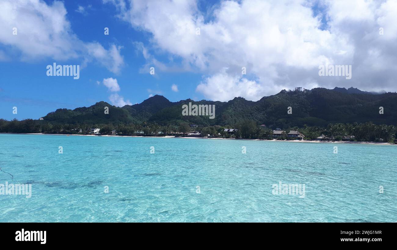 Vista dell'isola di Rarotonga sulla laguna di muri Foto Stock