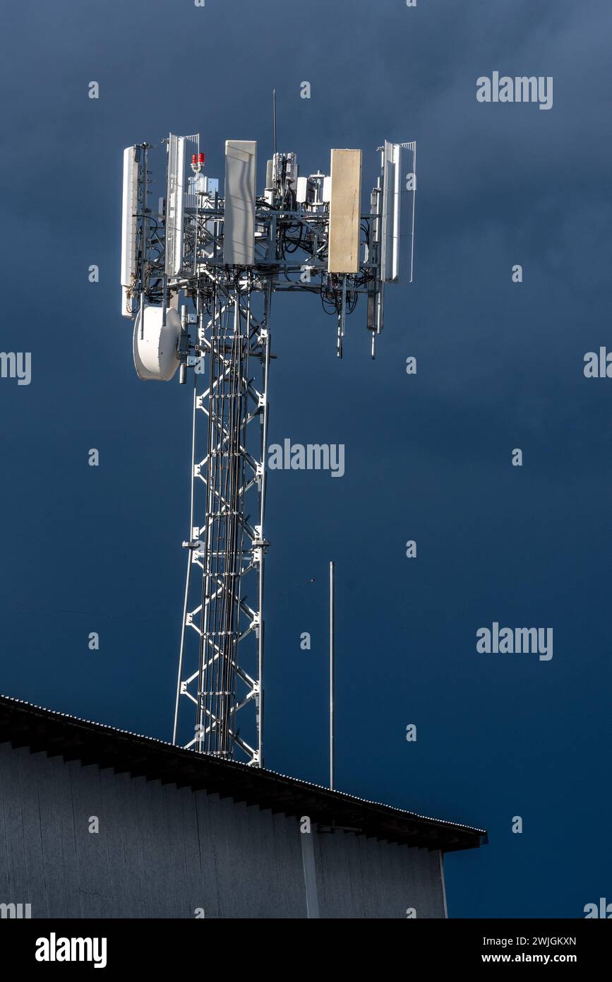Torre cellulare all'aeroporto di Enterprise, Oregon. Foto Stock