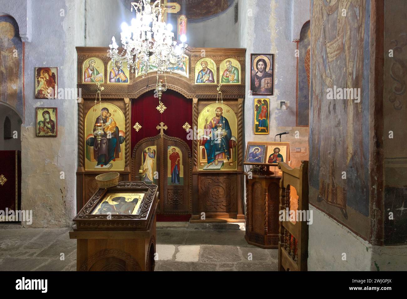 All'interno della chiesa dei Santi Arcangeli Michele e Gabriele nel monastero di Klisura o Dobraca, Arilje, Serbia Foto Stock
