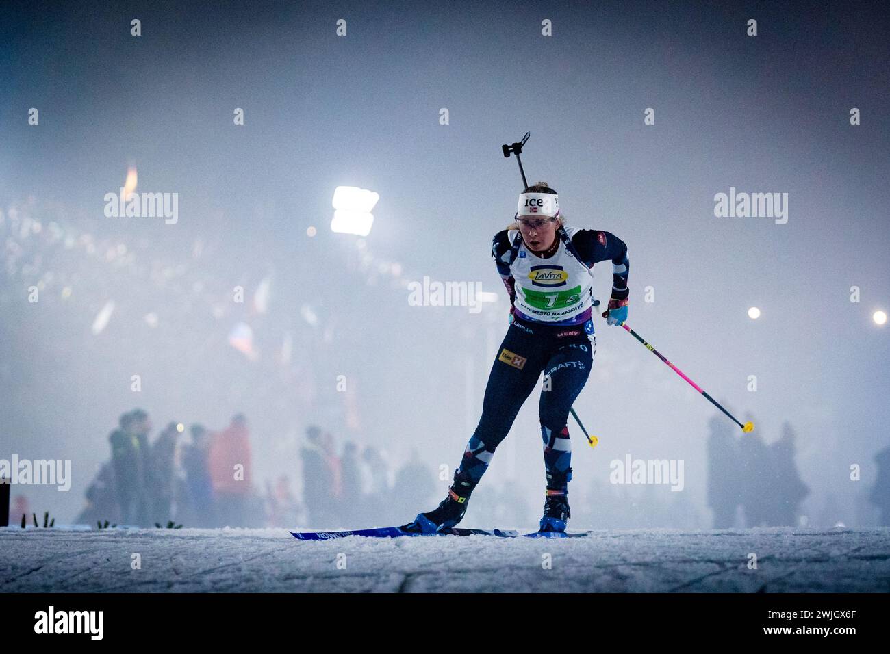 Ingrid Landmark Tandrevold (NOR) gareggia nella gara Single Mixed Relay al Campionato Mondiale di Biathlon a nove Mesto na Morave, Repubblica Ceca, 15 febbraio 2024. (CTK Photo/Jaroslav Svoboda) Foto Stock