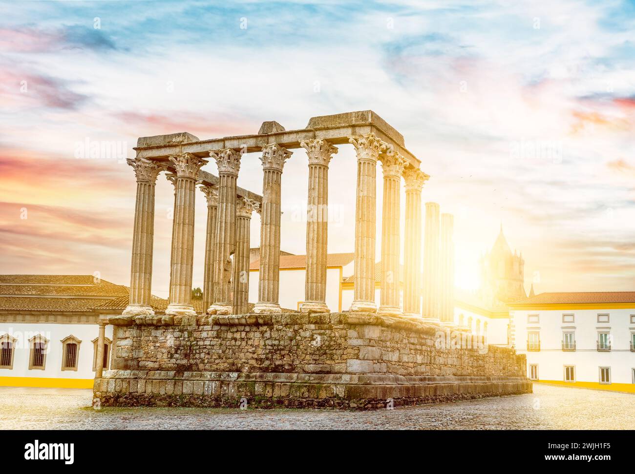 Évora, Portogallo - tempio romano di Diana al tramonto. Foto Stock