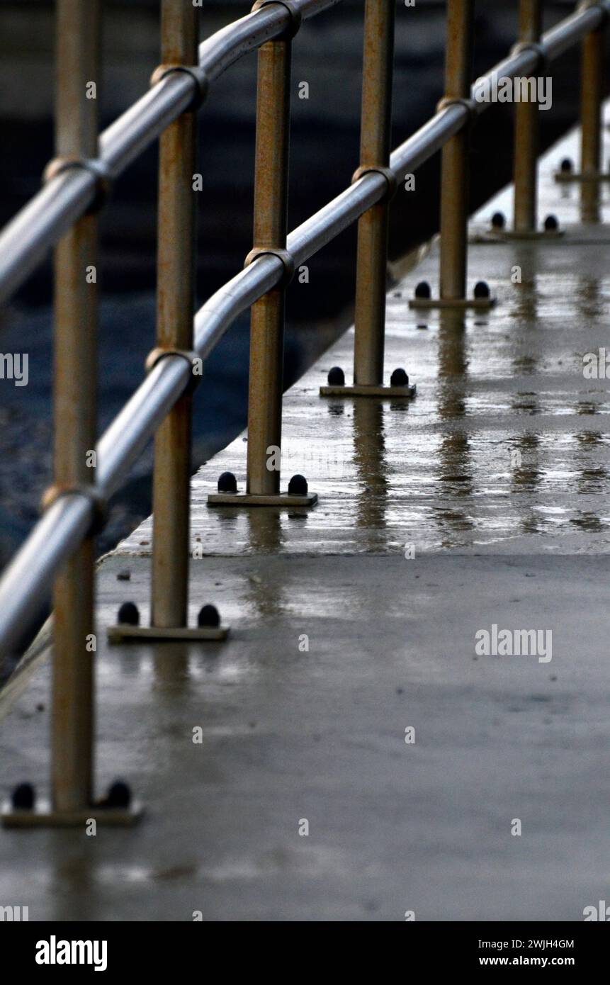 vecchie ringhiere di ferro sul lungomare di sheringham, norfolk, inghilterra Foto Stock