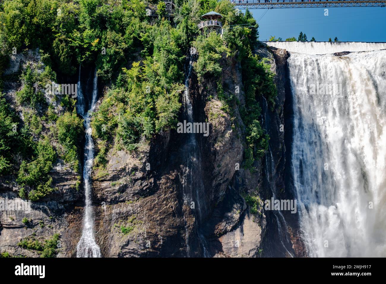 Montmorency Falls, situata vicino a Quebec City, è il secondo sito turistico più visitato della regione dopo Old Quebec Foto Stock