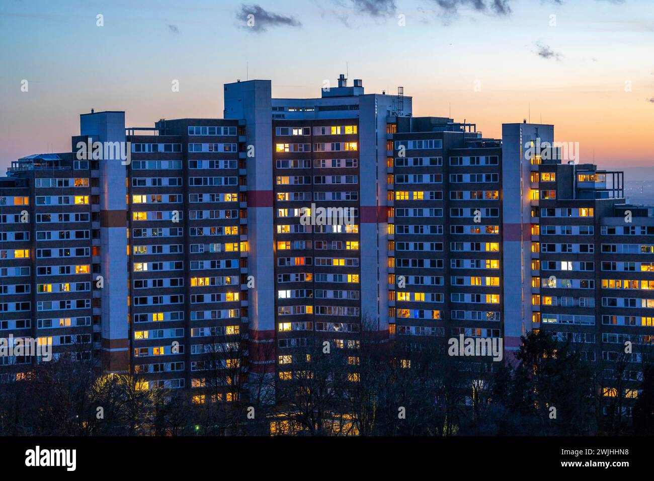 Alti edifici nel parco residenziale di Bensberg, Bergisch-Gladbach, un complesso residenziale a 18 piani con oltre 900 appartamenti distribuiti su 7 edifici Foto Stock