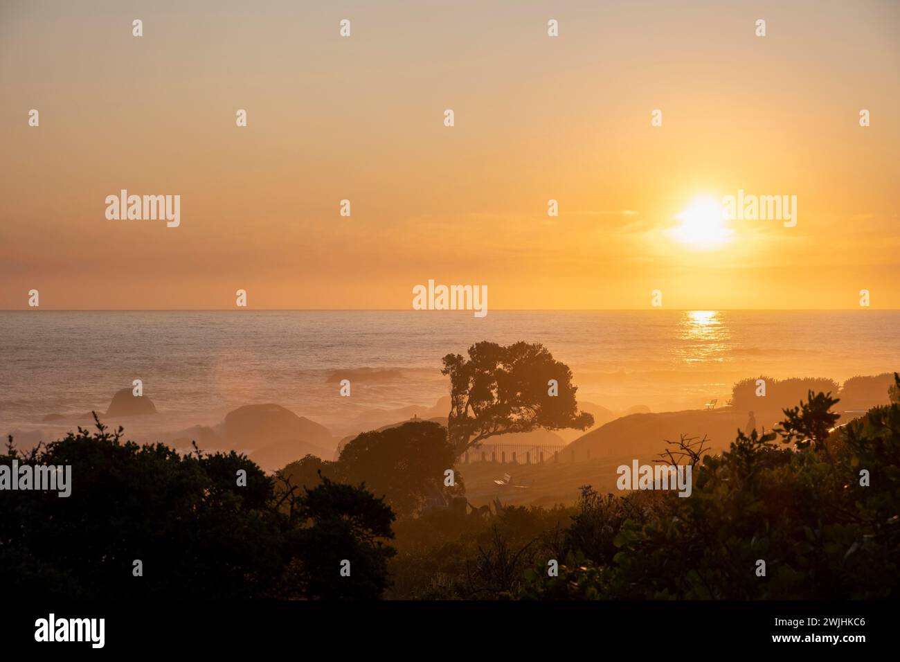 Tramonto sulla spiaggia, Camps Bay Beach, vicino a città del Capo, Sud Africa, Africa Foto Stock