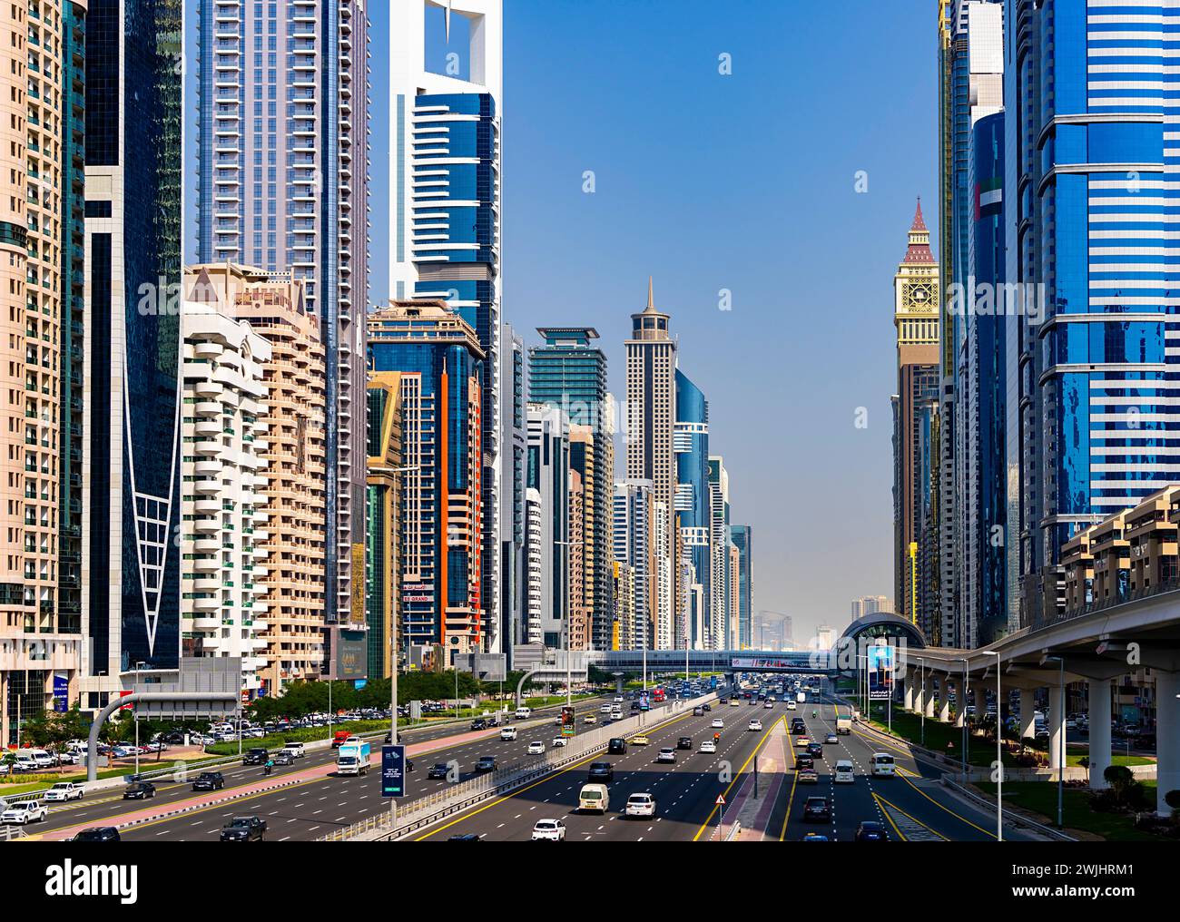 Dubai, Downtown skyscrapers e Sheik Zayed Road, Emirati Arabi Uniti, Medio Oriente, Asia Foto Stock