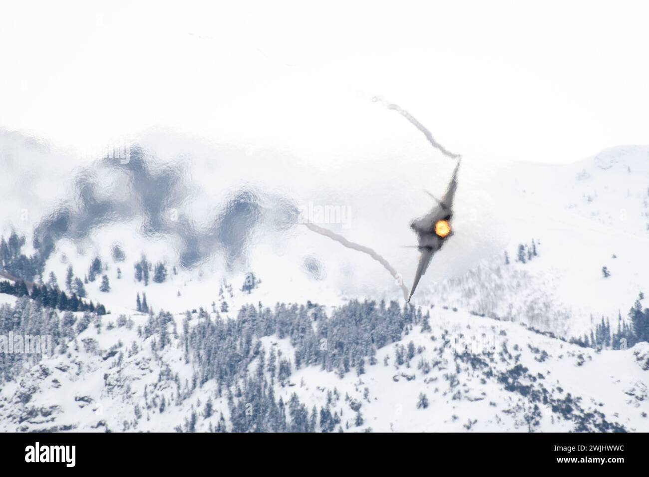 Utah, Stati Uniti. 6 febbraio 2024. Il maggiore Kristin BEO Wolfe dimostra le capacità dell'F-35A Lighting II, un aereo da caccia multiruolo monomotore, monomotore, stealth per tutte le condizioni atmosferiche, durante un volo di prova con l'F-35 Demonstration Team presso Hill Air Force base, Utah, febbraio. 6, 2024. (Credit Image: © U.S. Air Force/ZUMA Press Wire) SOLO PER USO EDITORIALE! Non per USO commerciale! Foto Stock