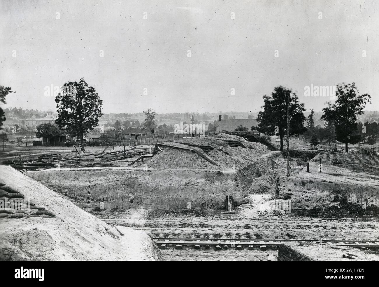 Fotografia del forte federale numero 19, Atlanta, Georgia. Nuova linea di difesa, guardando a nord. Augusta Railroad - Guerra di secessione americana Foto Stock
