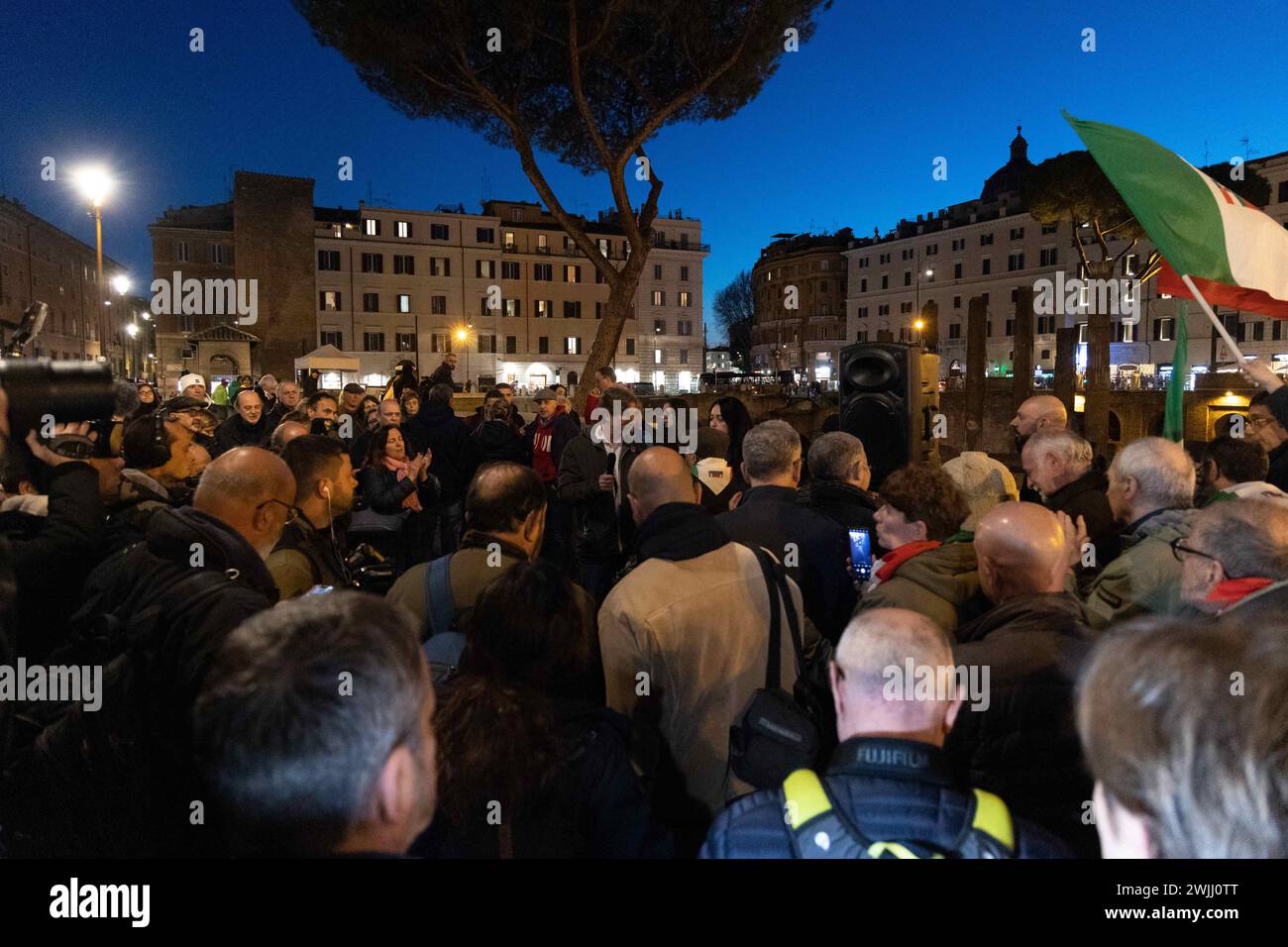 Roma, Italia. 14 febbraio 2024. Processione di fiaccolate a Roma per chiedere il rilascio di Ilaria Salis (immagine di credito: © Matteo Nardone/Pacific Press via ZUMA Press Wire) SOLO USO EDITORIALE! Non per USO commerciale! Foto Stock